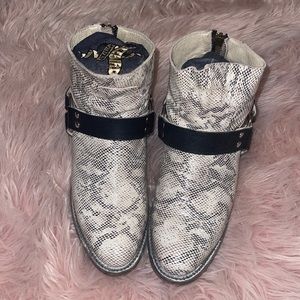 Freebirds by Steve Madden